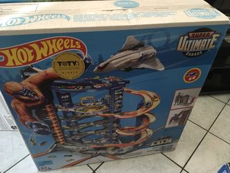 HotWheels Super Ultimate Garage 