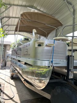 2001 Bennington 18’
