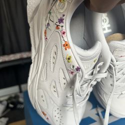 Brand New Hoka Out The Box Embroidered Floral Design White Sneakers 