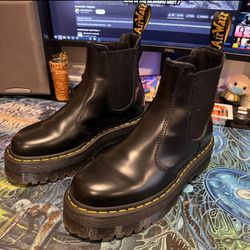 Doc Martens - 2976 QUAD - SMOOTH LEATHER PLATFORM CHELSEA BOOTS - Size US Womens 8
