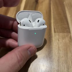 Apple AirPods Gen 2