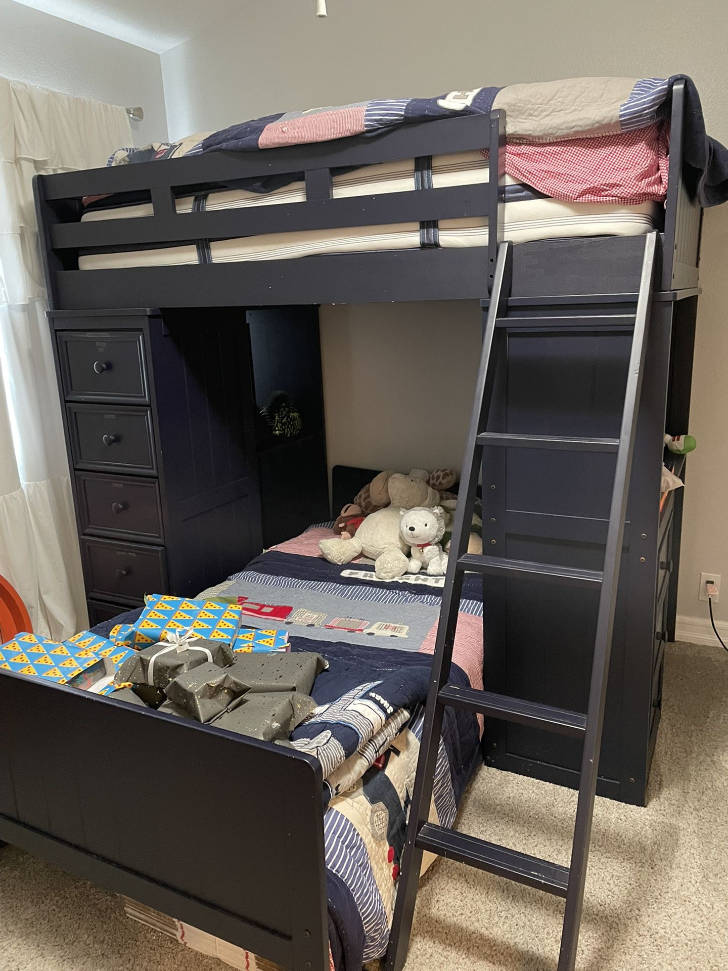 Amazing Bunk bed With Built In Dresser And Lots Of  Storage Space