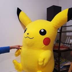 New POKEMON GIANT PIKACHU 32 INCH