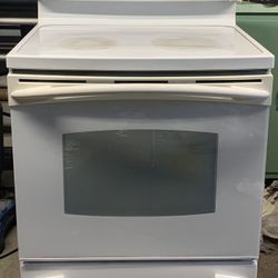 GE Convention Electric Stove/Range- Smooth Top- Works Great (60 Day Warranty)