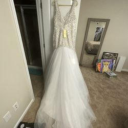 New  Never Been Worn Wedding Dress