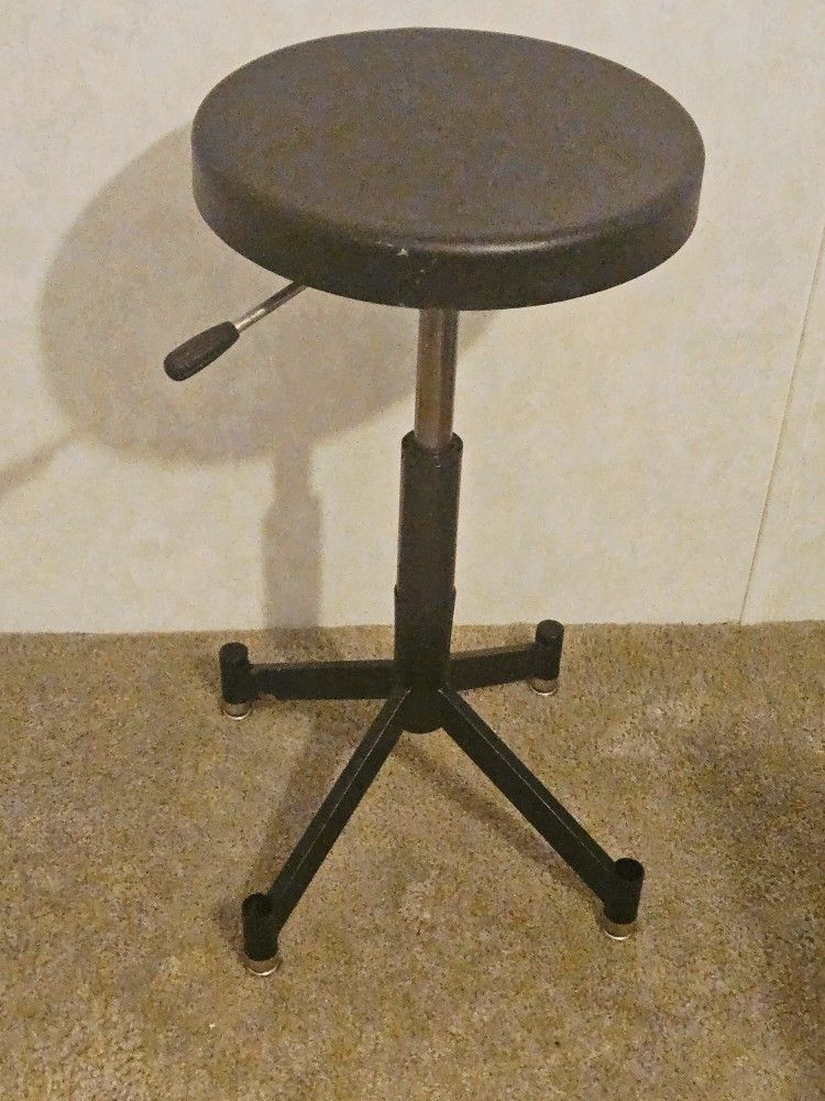 Photographer Posing Stool with 4 Leg Tubular Base