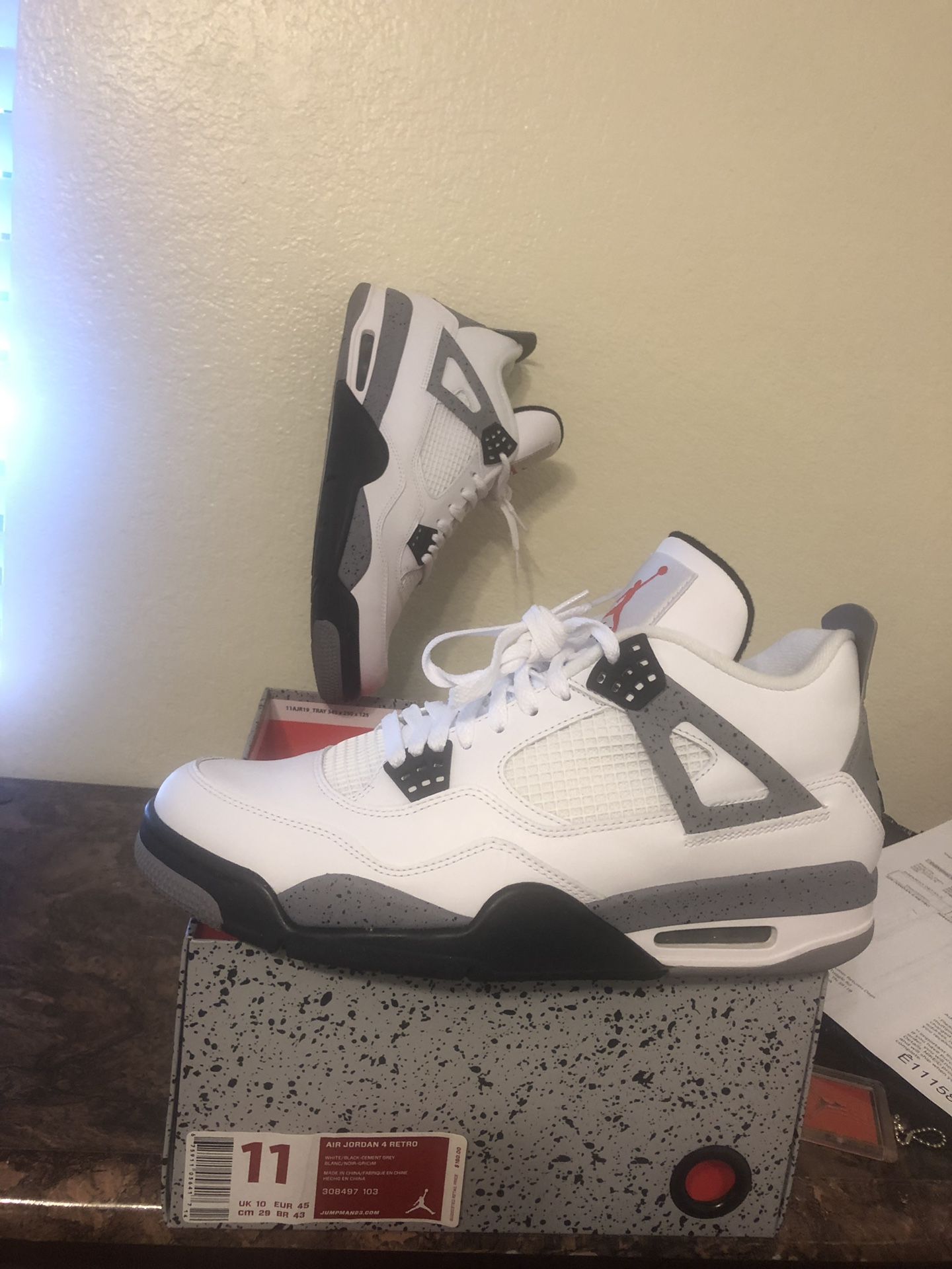 Air Jordan retro IV. White Cement 4s