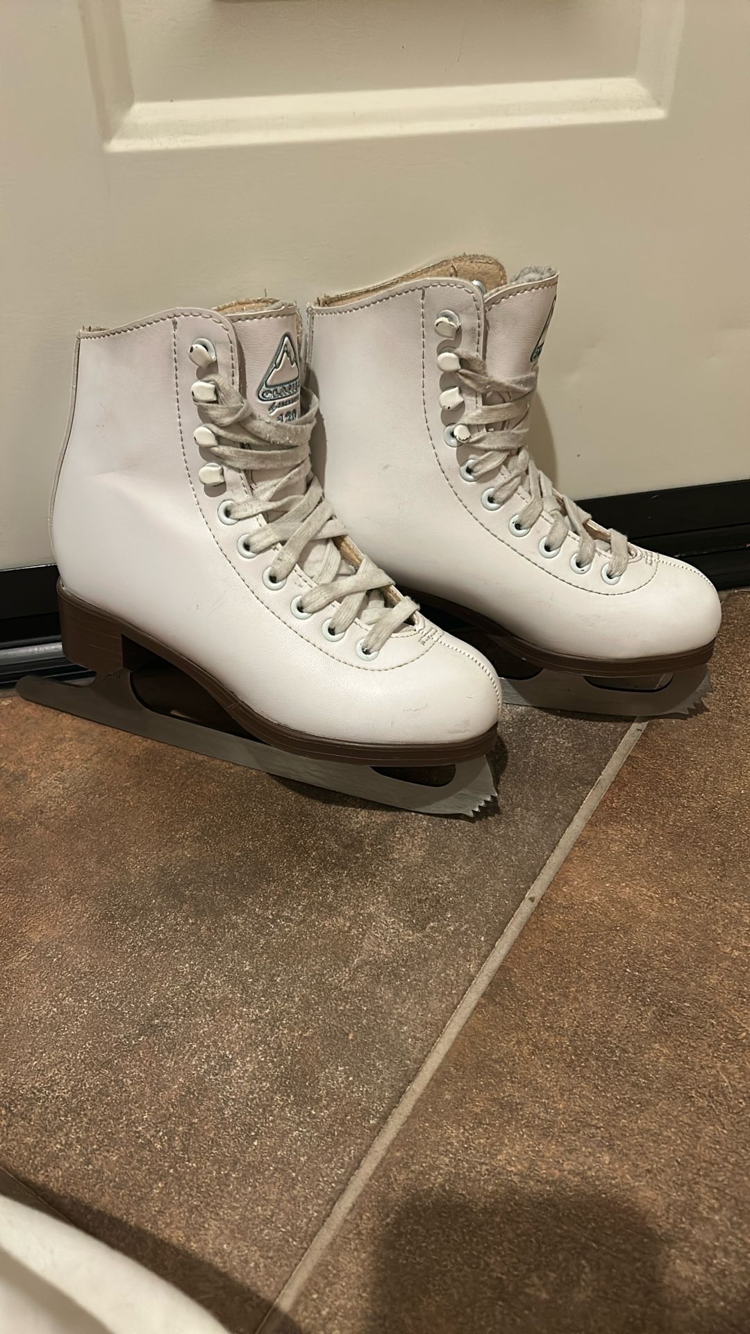 Kids ice skates