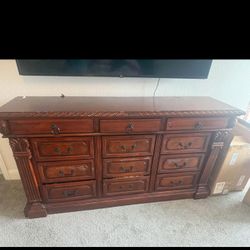 Dresser Comes With A Mirror