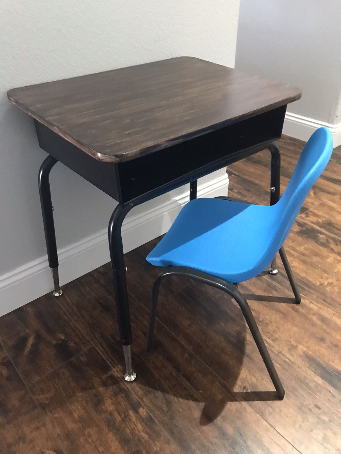 Desk and chair for kids ( with drawer ) chair is brand new