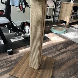 Brand New Whisker City Sisal Cat Scratching Post (petsmart)$30 OBO