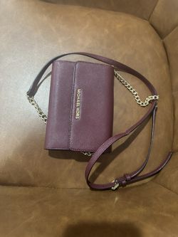 Best holiday gift, Stylish Michael Kors crossbody bag in burgundy with gold chain strap, brand new