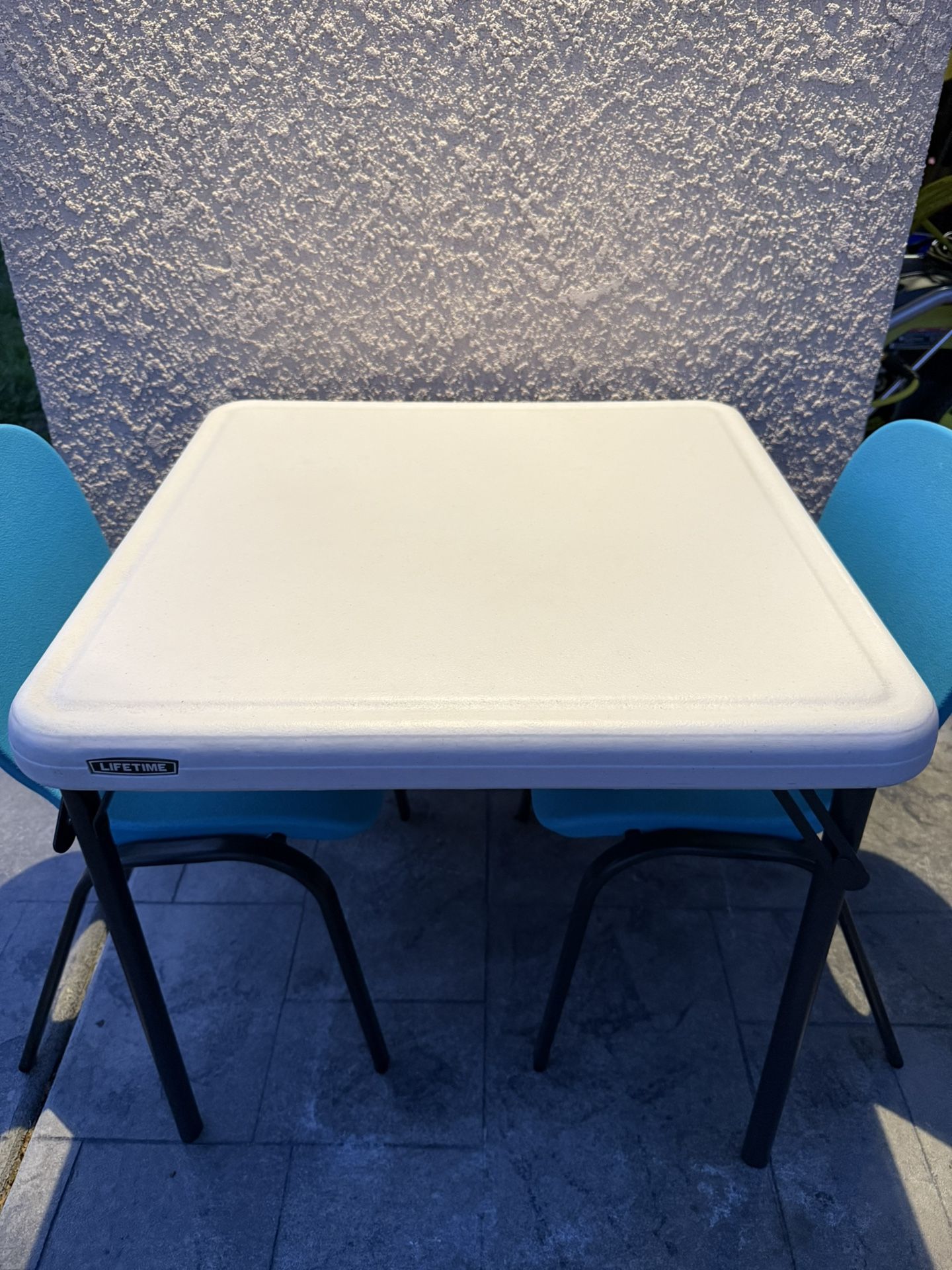 Table and chairs for kids (LIFETIME)