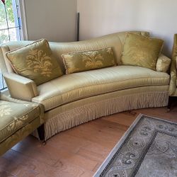 Antique Sofa With  2 Chairs 