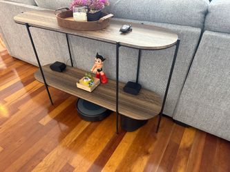 MOVING - NEED GONE! Front hall table