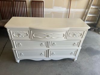 Girls Dresser & Nightstand