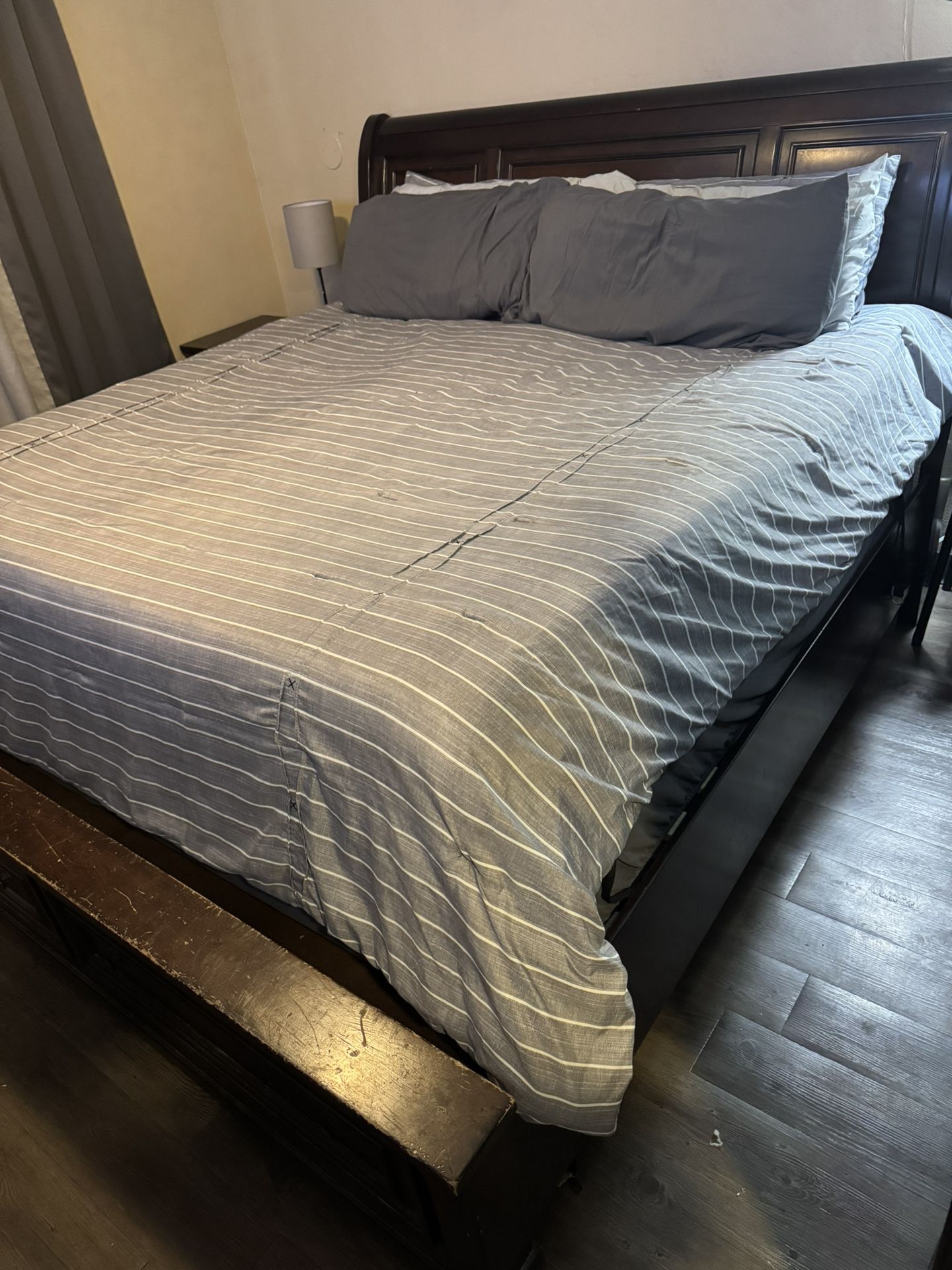6 Piece Ashley King Bedroom Set