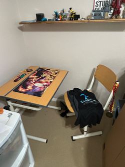 Classroom style desk