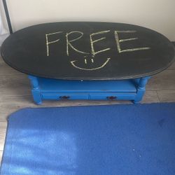 FREE Chalkboard Coffee Table