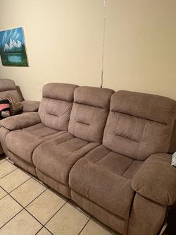 2-Seat Reclining Sofa