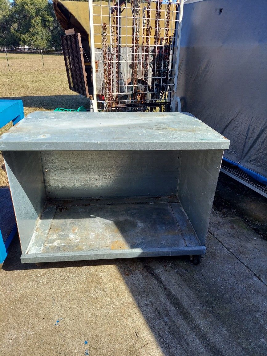 Galvanized Sterl Work Bench.