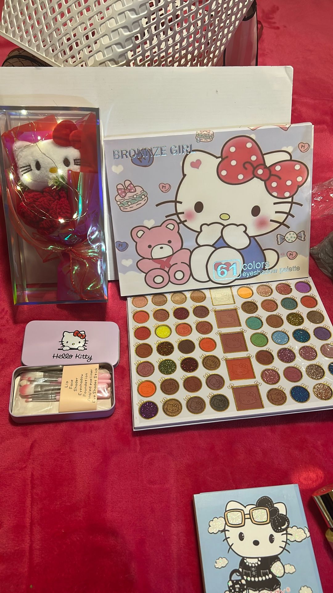$30 Obo Hello Kitty Pallets And Flower Brushes