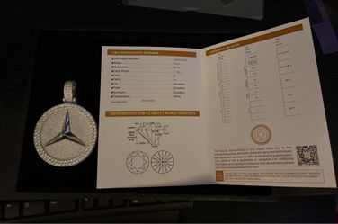 Moissiante stones Vvs 7ct silver Benz pendant (PASSES DIAMOND TESTER)