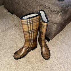 Burberry Women’s Rain Boot Size 40 