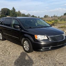 2015 Chrystler Town And Country For Sale/rent
