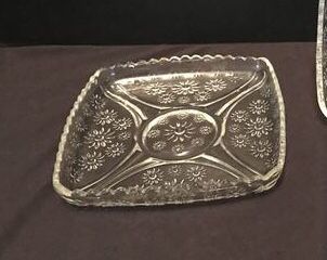 Vintage clear glass lunch plate with sunflower design...6 inch square