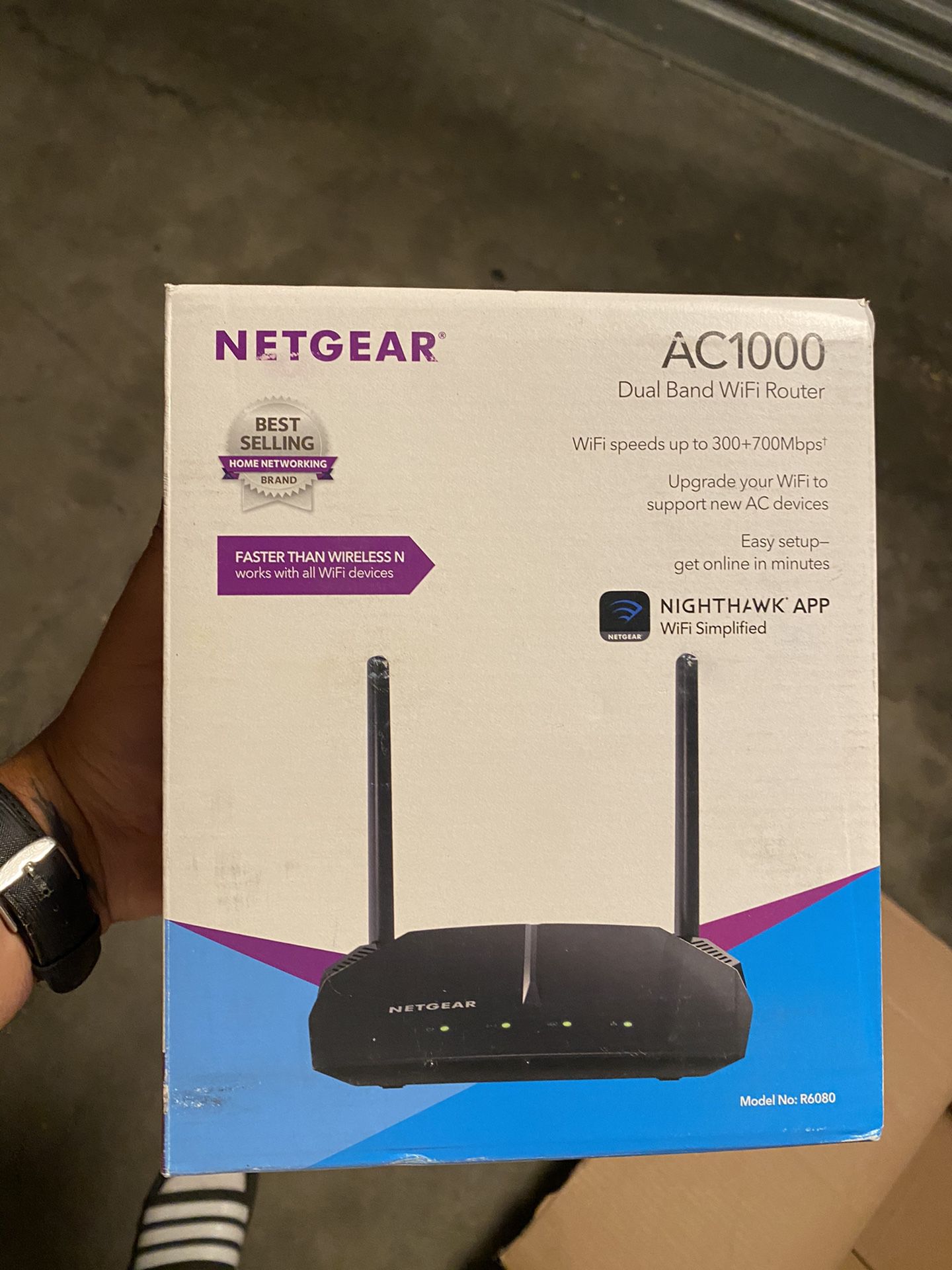 Never open or used NEW Netgear AC1000 Dual Band WiFi Router- Black (R6120)