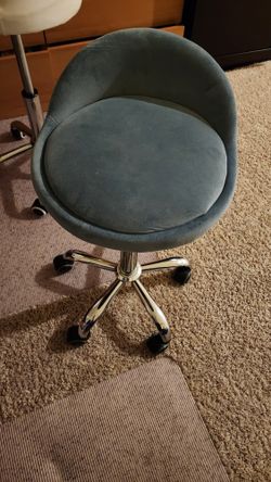 Chair With Chuson