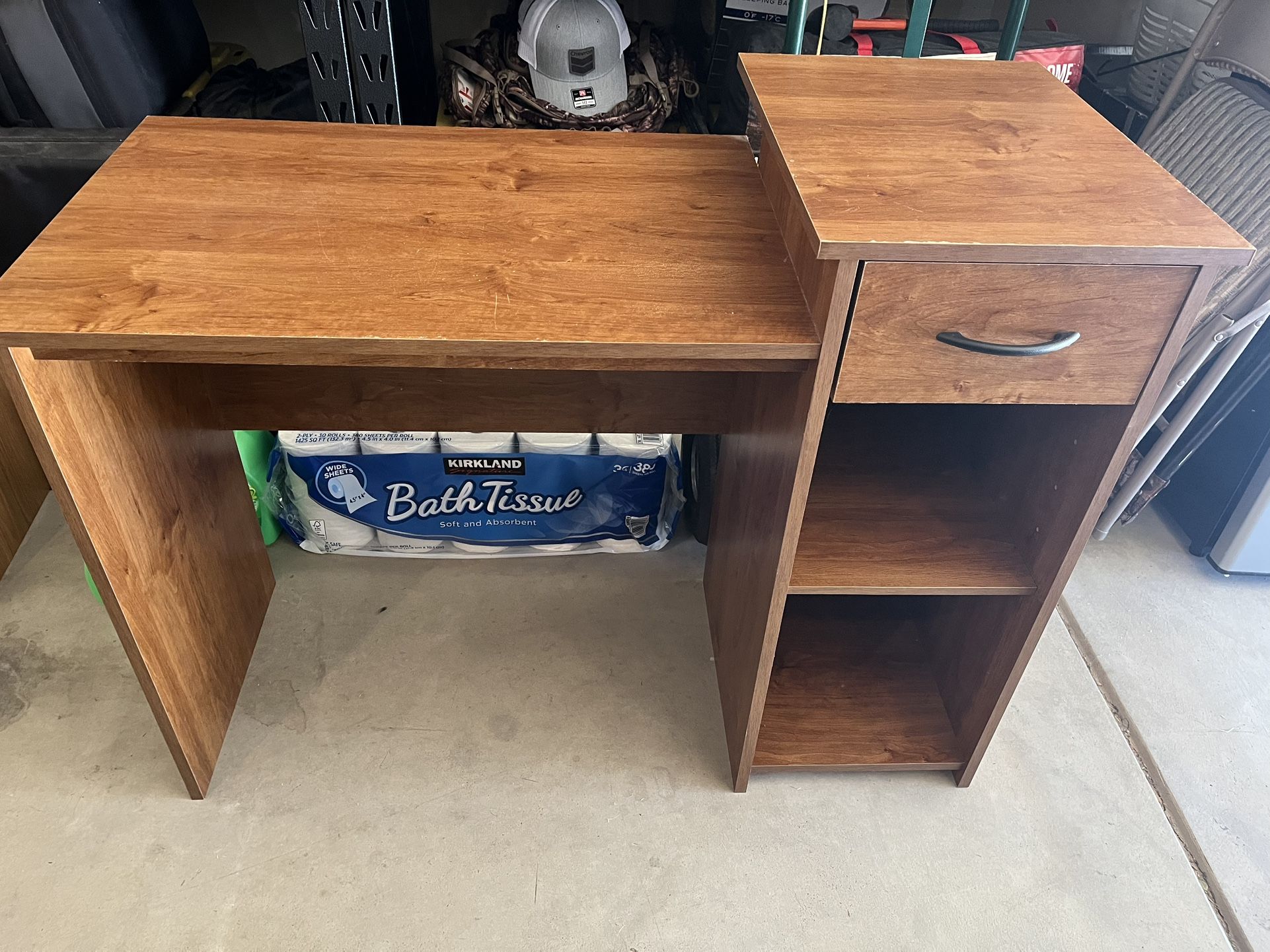 FREE DESK! Pick Up Today! Need Gone!