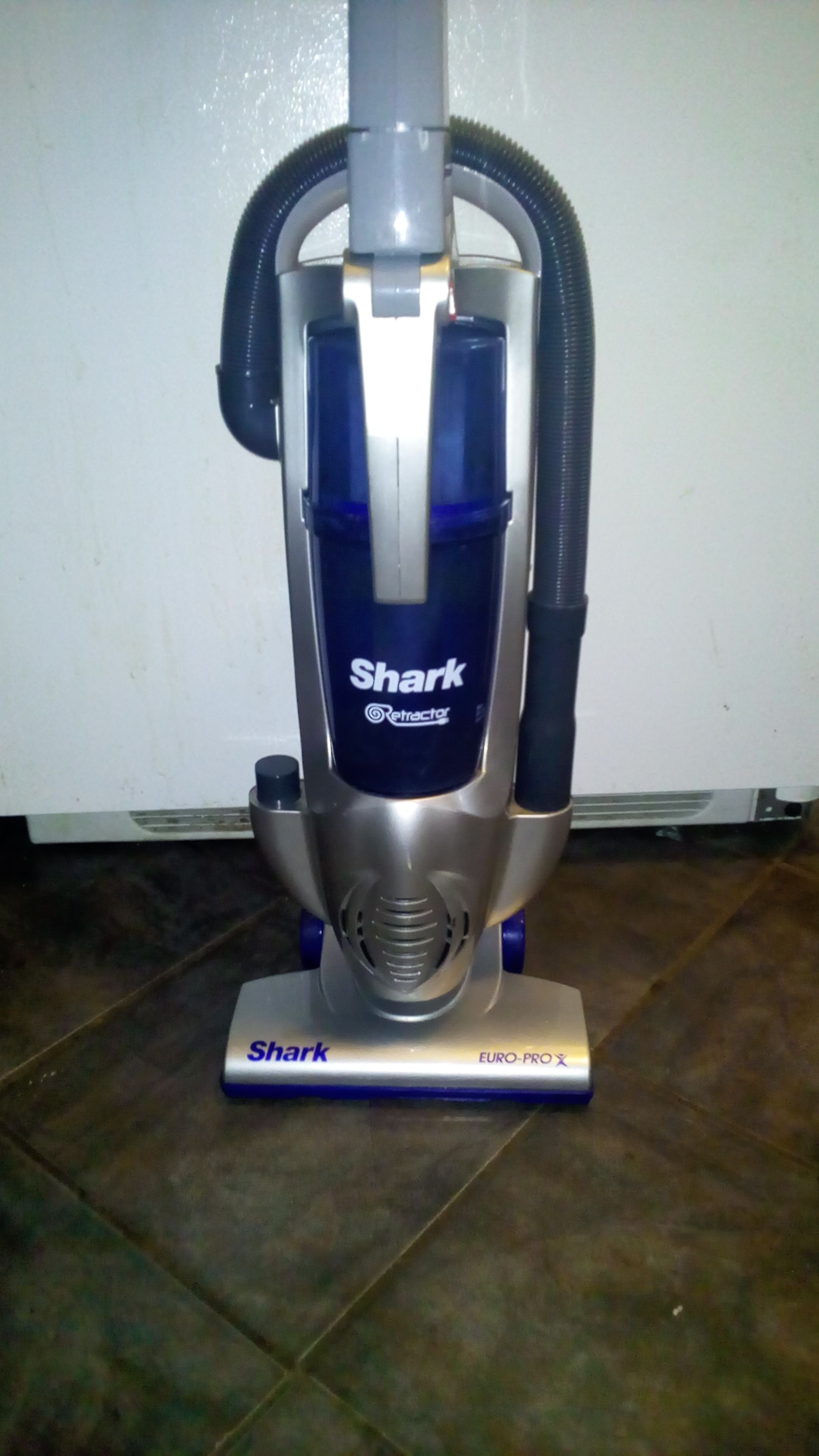 Shark retractor excellent vacuum