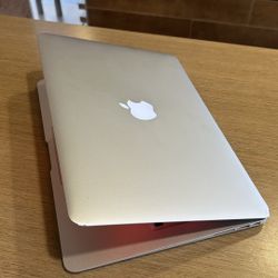 Apple MacBook Air 13” i5/4GB/266GB SSD $180 