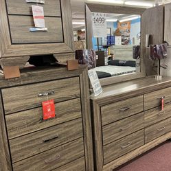 BED WITH DRESSER AND MIRROR $50 Down Takes Home