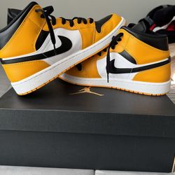 Air Jordan 1 Mid 