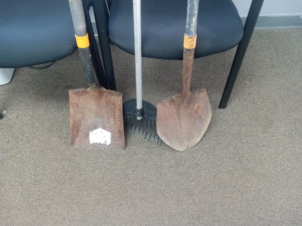 TrueTemper Shovel and Round Point Tools