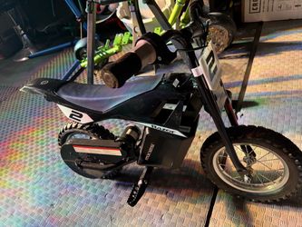 Razor 125 electric dirtbike. 3.5y+