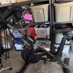 Peloton Spin Bike Plus (Swiveling Screen)