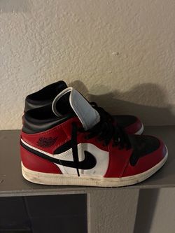 Air Jordan 1 Mid Chicago Sneakers