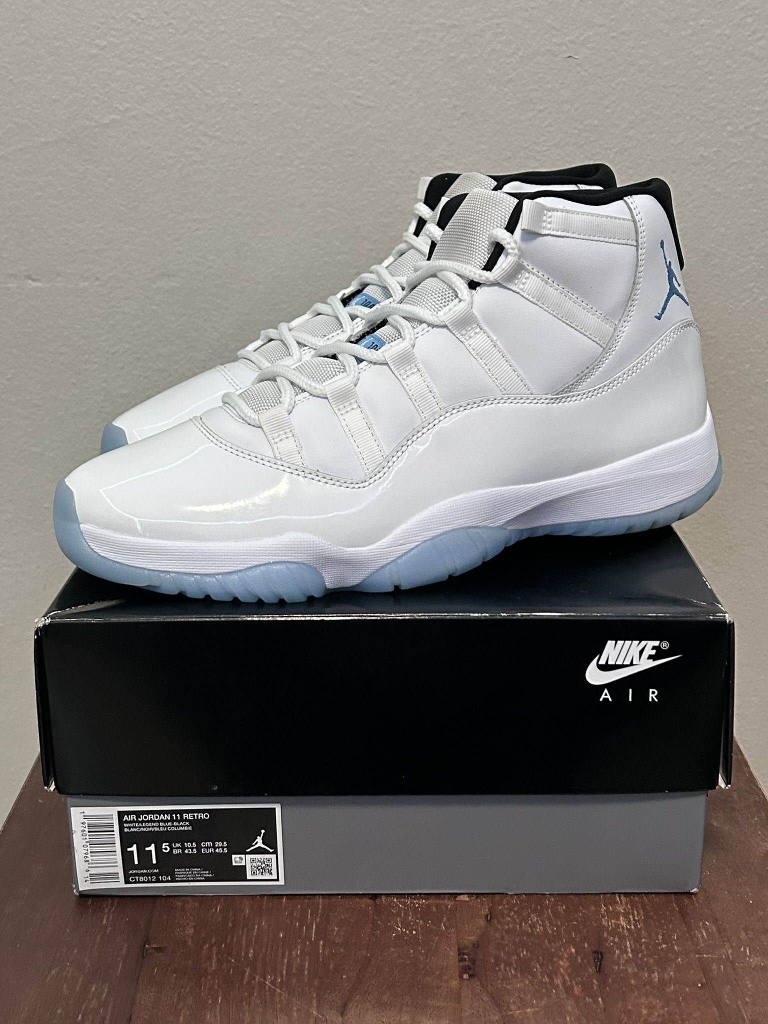 Jordan 11 Legend Blue Size 11.5