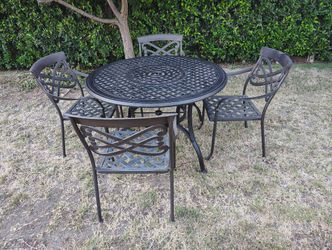 Outdoor patio table with 4 chairs