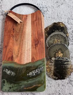 Chopping board with 4 coasters