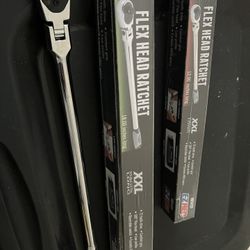 Ratchets (3) 2 3/8  Dos De Mango El De 3/8y 1/4 Y Uno Sin Mango De 3/8 $110 