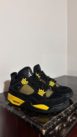 Air Jordan 4 Thunder Black Yellow Sneakers