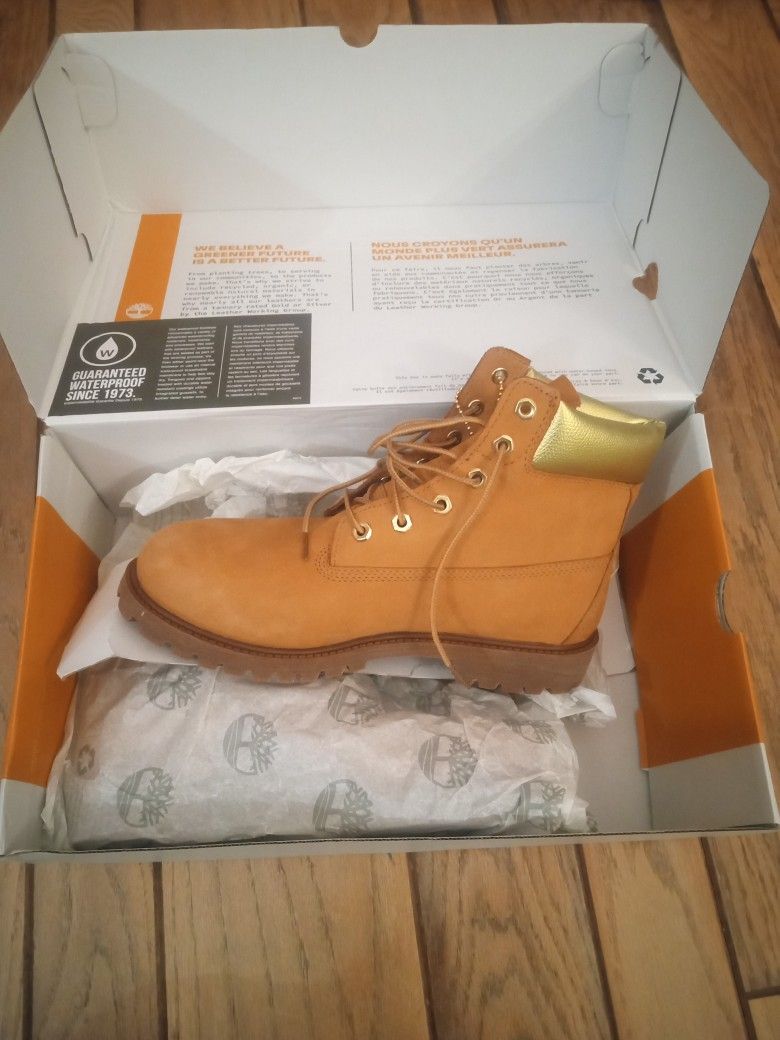 New Timberland Gold Girls Junior Size 7 Boots