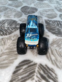 New Hot Wheels Monster Jam 32 DEGREES Monster Truck