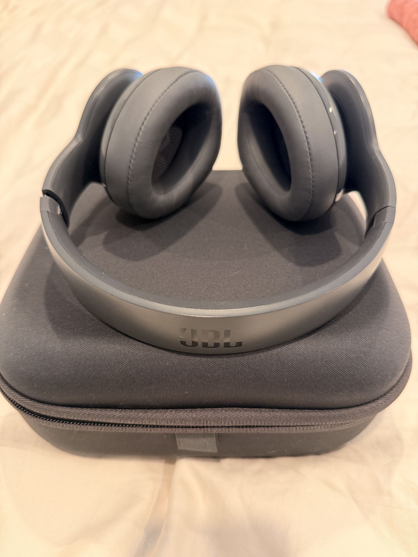 JBL Everest 700 Headphones