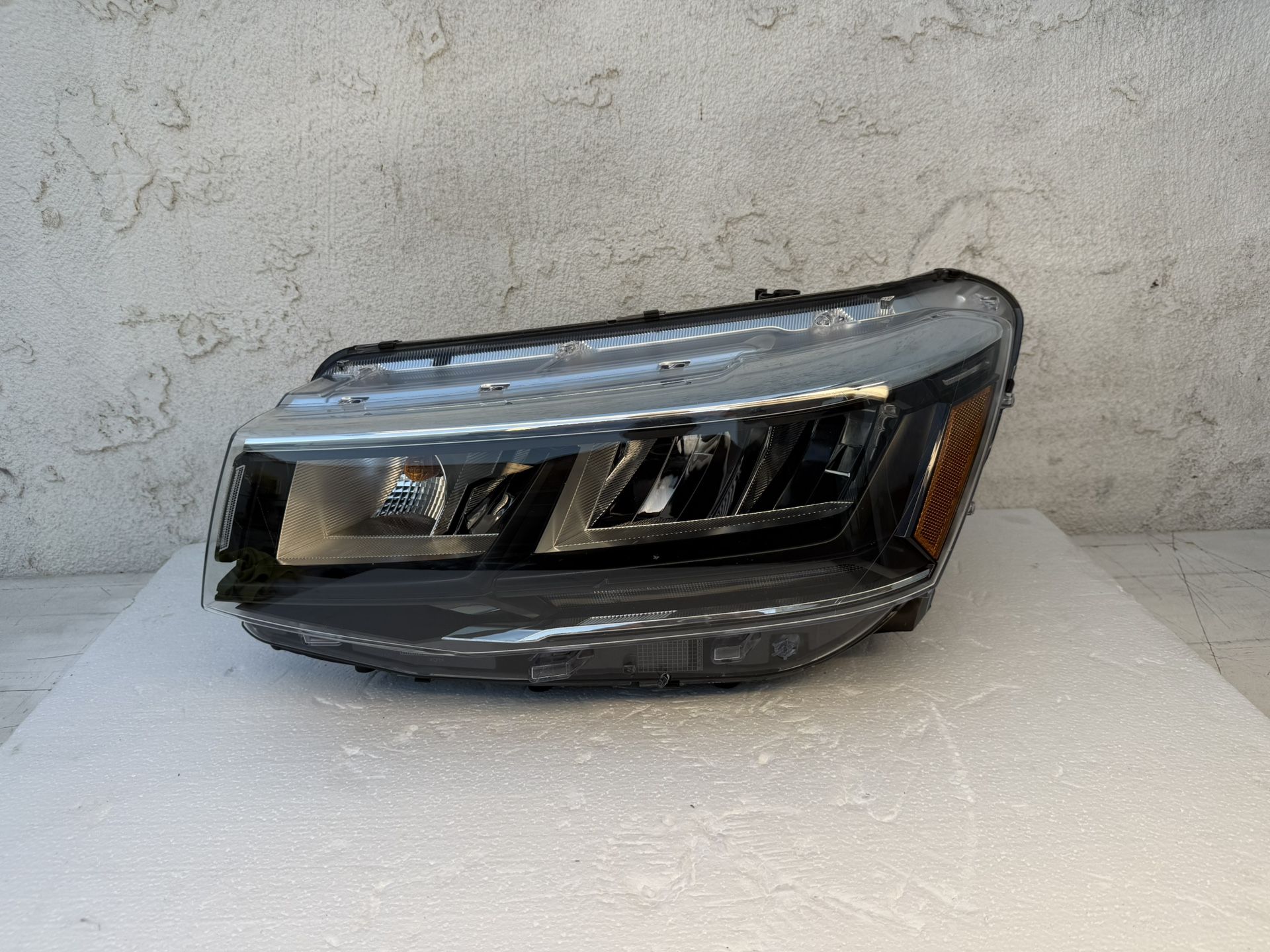 2022 2024 VOLKSWAGEN  TAOS LEFT SIDE LED HEADLIGHT OEM